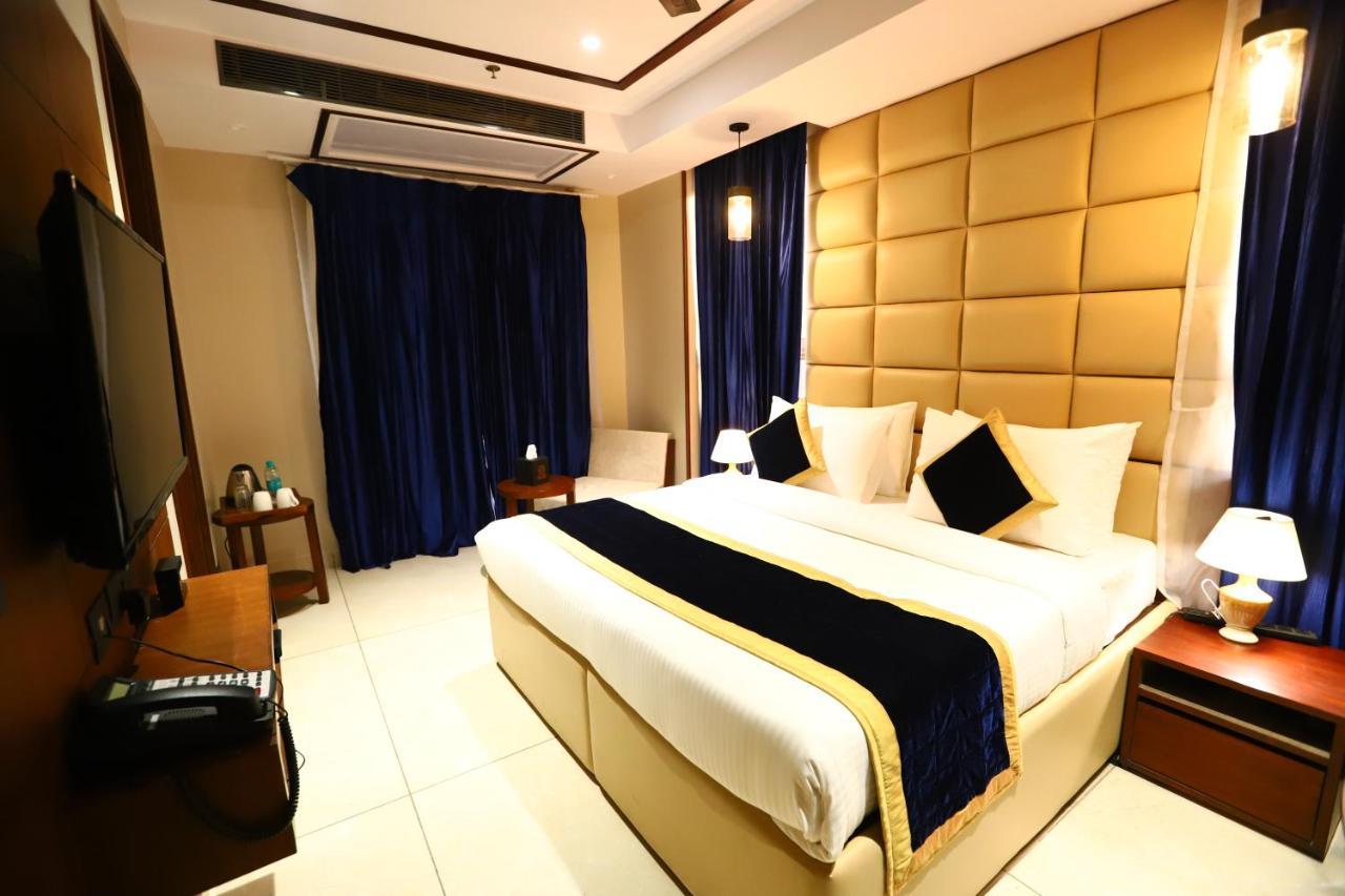 Sanca International Hotel In Patel Nagar Delhi New Delhi Extérieur photo