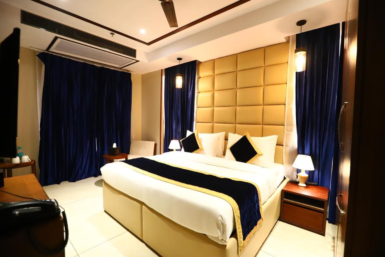 Sanca International Hotel In Patel Nagar Delhi New Delhi Extérieur photo