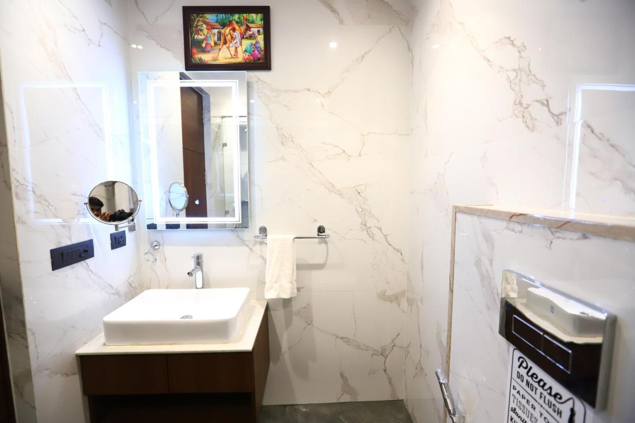 Sanca International Hotel In Patel Nagar Delhi New Delhi Extérieur photo